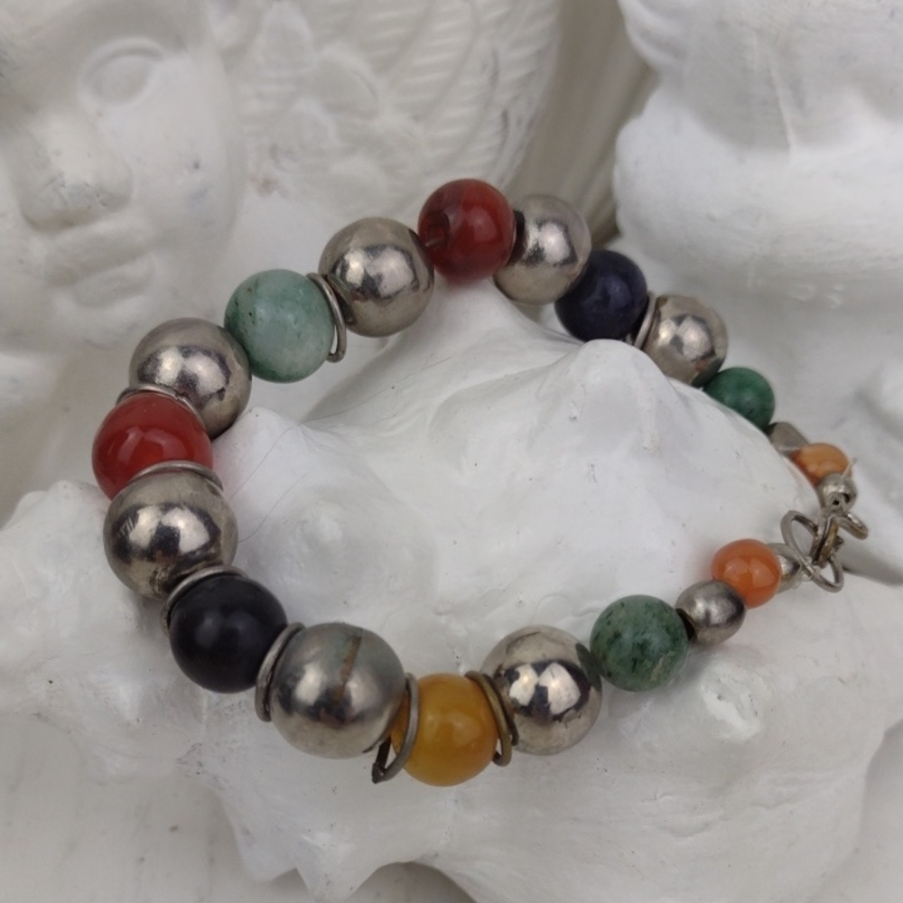 VTG Style & Colorful Tempered Tone Glass & Very Silver-Like Bead Bracelet
